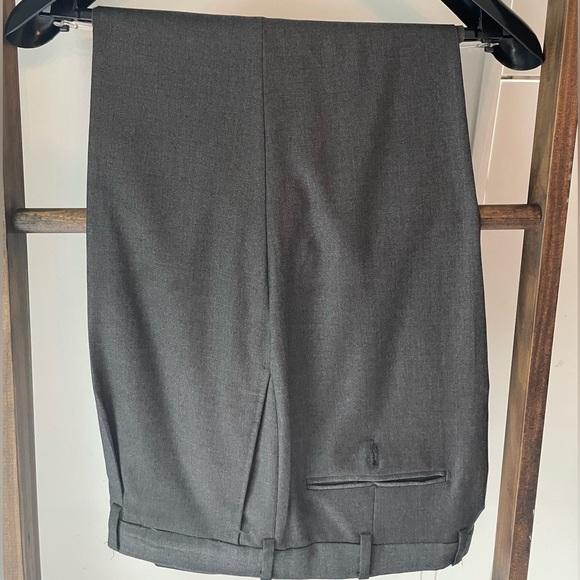 Hand-made Italian suit and is made from virgin wool rayon and cupro - Picture 2 of 7